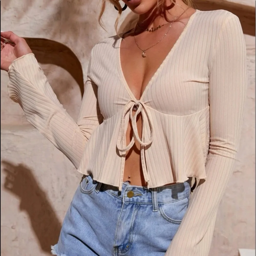 Boho trumpet sleeve tie front peplum blouse - Picture 4 of 6